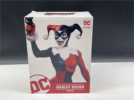 DC COLLECTIBLES 7.5” HARLEY QUINN FIGURE