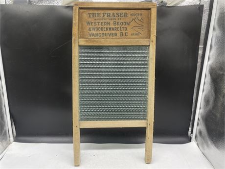 VINTAGE THE FRAISER MOUNTAIN WASHBOARD MADE IN VANCOUVER B.C. 12”x24”