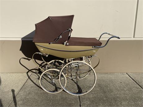 VINTAGE LAWRENCE WILSON & SONS LUXURIOUS BABY CARRIAGE - IN AMAZING CONDITION