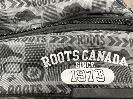 ROOTS TRAVEL BAG WITH WHEELS (GOOD CONDITION)