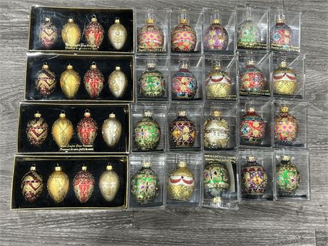 LOT OF NEW HAND CRAFTED GLASS XMAS ORNAMENTS