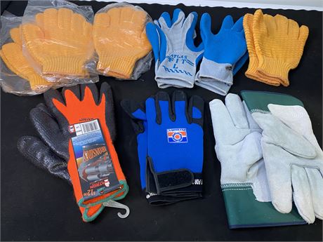 LOT OF ASSORTED NEW GLOVES