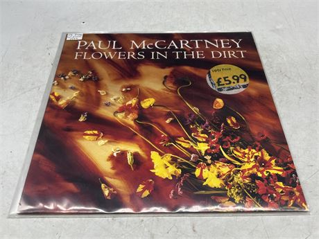 PAUL MCCARTNEY - FLOWERS IN THE DIRT UK 1ST PRESS - EXCELLENT (E)