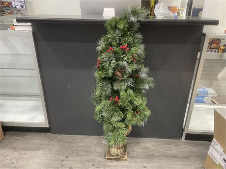 45” PRE LIT CHRISTMAS TREE ON STAND WITH BOX