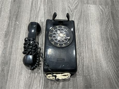 VINTAGE WALL MOUNT ROTARY PHONE