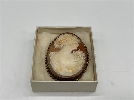 EARLY ANTIQUE CAMEO BROOCH - VERY HIGH QUALITY - GOLD NOT TESTED - SEE PHOTOS