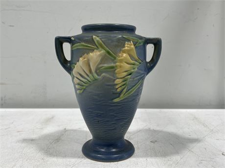 EARLY ROSEVILLE POTTERY TROPHY VASE - 8.5” TALL