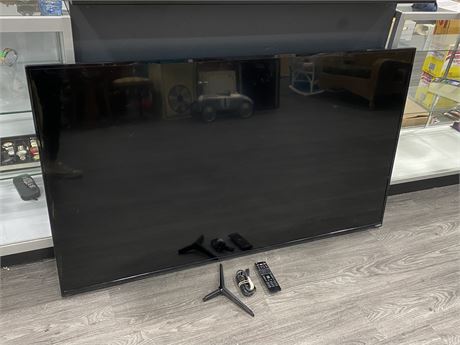 VIZIO 65” SMART TV, UHD, 4K TV W/REMOTE & ACCESSORIES (Works)