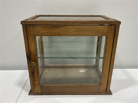 1920s COUNTER TOP DISPLAY CASE (10.5”x15.5”x14.5”)