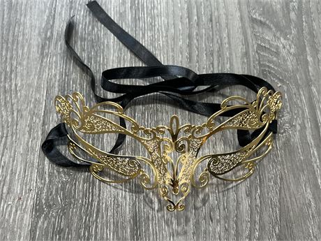 VENETIAN METAL GOLD TONE FRINE MASK - HAND CRAFTED IN ITALY - 7” WIDE