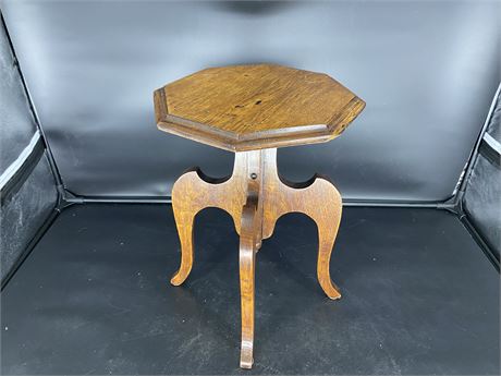ANTIQUE WOOD NIGHT STAND