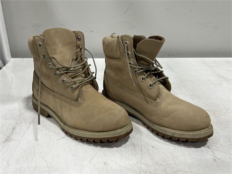 TIMBERLANDS BOOTS - SIZE 7 WOMENS