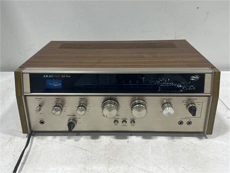AKAI AA-910 RECEIVER - LIGHTS UP OTHERWISE UNTESTED / AS IS