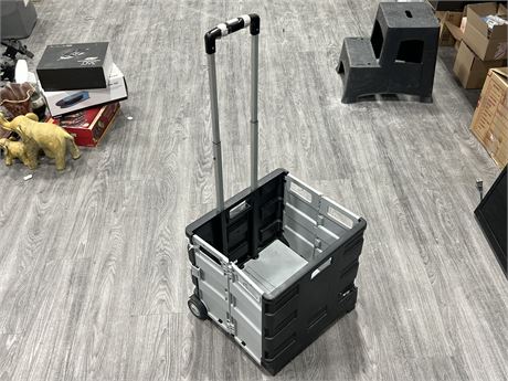 COLLAPSABLE PLASTIC HAND TRUCK / DOLLY
