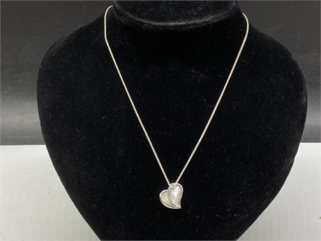925 STERLING SILVER CHAIN + PENDANT W/MOTHER OF PEARL HEART + TOPAZ STONE(16”)