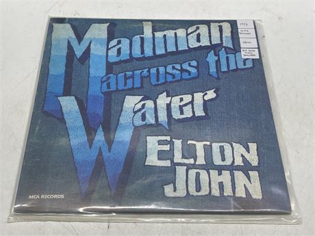 1973 ELTON JOHN - MADMAN ACROSS THE WATER W/BOOKLET - VG+