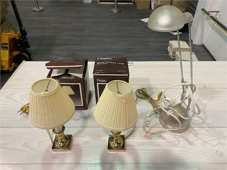 4 MINI BRASS CANDLE LAMPS AND DESK LAMP