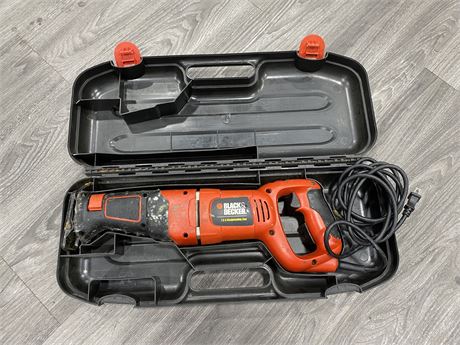BLACK AND DECKER ELECTRIC RECIPROCATING SAW W/ CASE