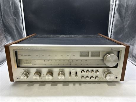 REALISTIC STA-2000D STEREO RECEIVER AMPLIFIER