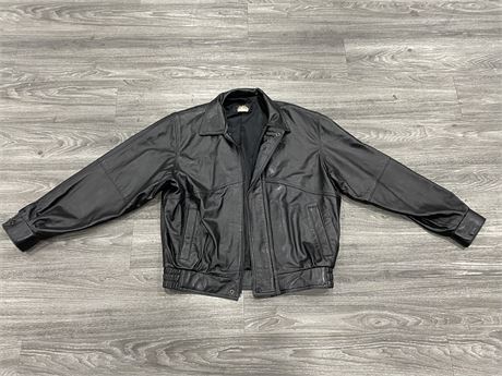 GENTLY USED PELLE LEATHER JACKET MADE IN CANADA (SIZE 38)
