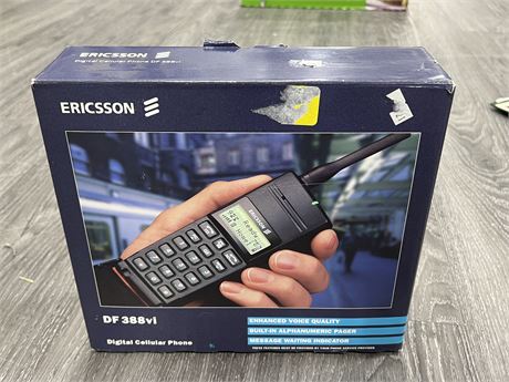 VINTAGE ERICSSON DF 388VI DIGITAL CELL PHONE COMPLETE IN BOX