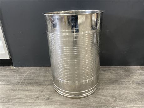 LARGE STAINLESS STEEL CAN 13”x18”