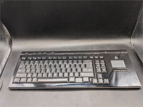 GAMING WIRELESS KEYBOARD - VERY GOOD CONDITION