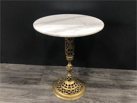 SOLID BRASS AND MARBLE TOP SIDE TABLE 17.5 TALL
