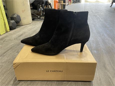(NEW) LE CHATEAU HEELS- RETAIL $170 - SIZE 6 -
