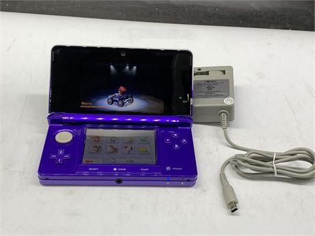 PURPLE 3DS WITH MARIO KART 7 & CHARGER