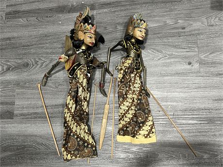 PAIR OF HAND CARVED INDONESIAN SHADOW PUPPET DOLLS (25”)