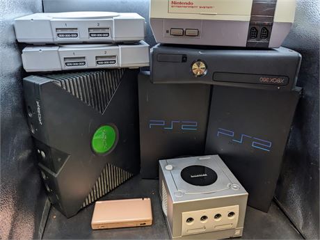 LARGE GROUP OF BROKEN CONSOLES THAT NEED REPAIRS - AS IS