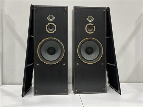 2 SONY TOWER SPEAKERS (SS-C240)