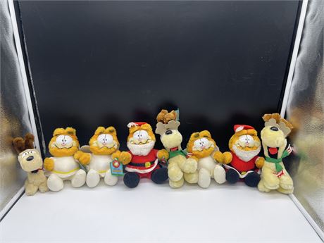 LOTS OF VINTAGE MCDONALDS GARFIELD STUFFIES - SOME W/ TAGS
