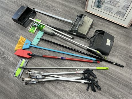LOT OF CLEANING TOOLS