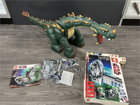 LARGE BATTERY OPERATED DINOSAUR & STARWARS LEGO - UNAWARE IF COMPLETE AS IS