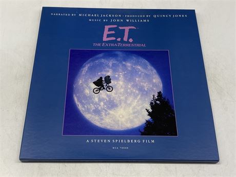 E.T. THE EXTRA-TERRESTRIAL - W/ BOOK, POSTER, AND FAN CLUB PAPER NEAR MINT (NM)