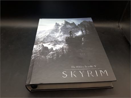 SKYRIM HARDCOVER GUIDE BOOK - MINT CONDITION