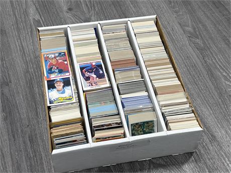 FLAT OF MLB CARDS - MANY STARS