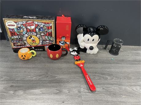 DISNEY COLLECTABLE LOT INCLUDING NEW PUZZLE, COOKIE JAR, MUGS, ETC