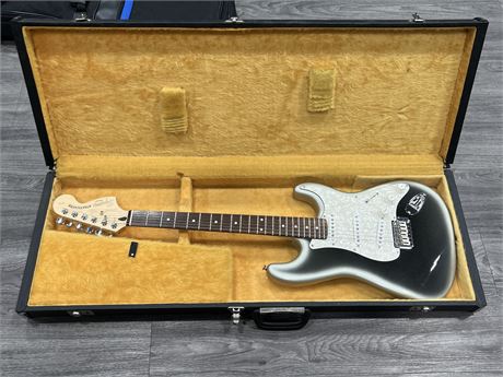 SQUIER STRATOCASTER ELECTRIC GUITAR W/HARDCASE