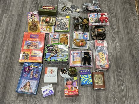 LOT OF MISC COLLECTABLES