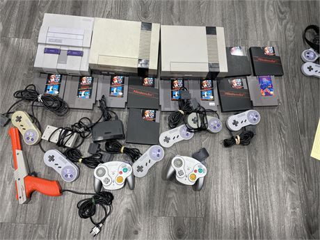NINTENDO NES & SNES HARDWARE LOT FOR PARTS OR REPAIR (AS IS)