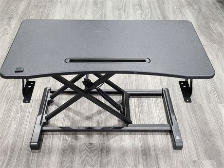 HYDRAULIC COMPUTER TABLE WORK STATION (20"H - 31.5"x16")