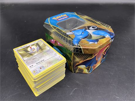 APPROX. 150 POKÉMON CARDS & TIN CASE