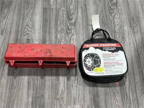 EMERGENCY WARNING TRIANGLE FLARE KIT & TIRE CHAIN