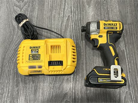 DEWALT DRILL W/BATTERY & CHARGER (Working)