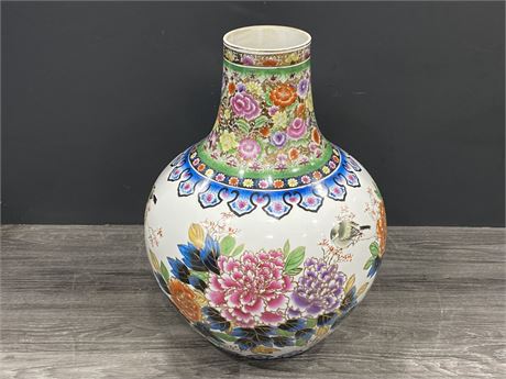LARGE CHINESE HAND PAINTED PORCELAIN FLOOR VASE (22” tall)