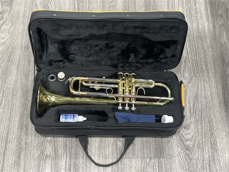 VINTAGE PRELUDE TRUMPET IN CARRY CASE