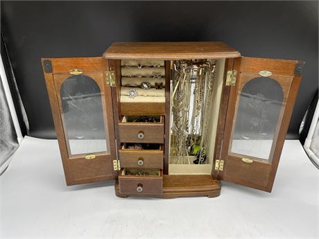 LARGE WOOD MUSICAL JEWELRY CASE W/CASE